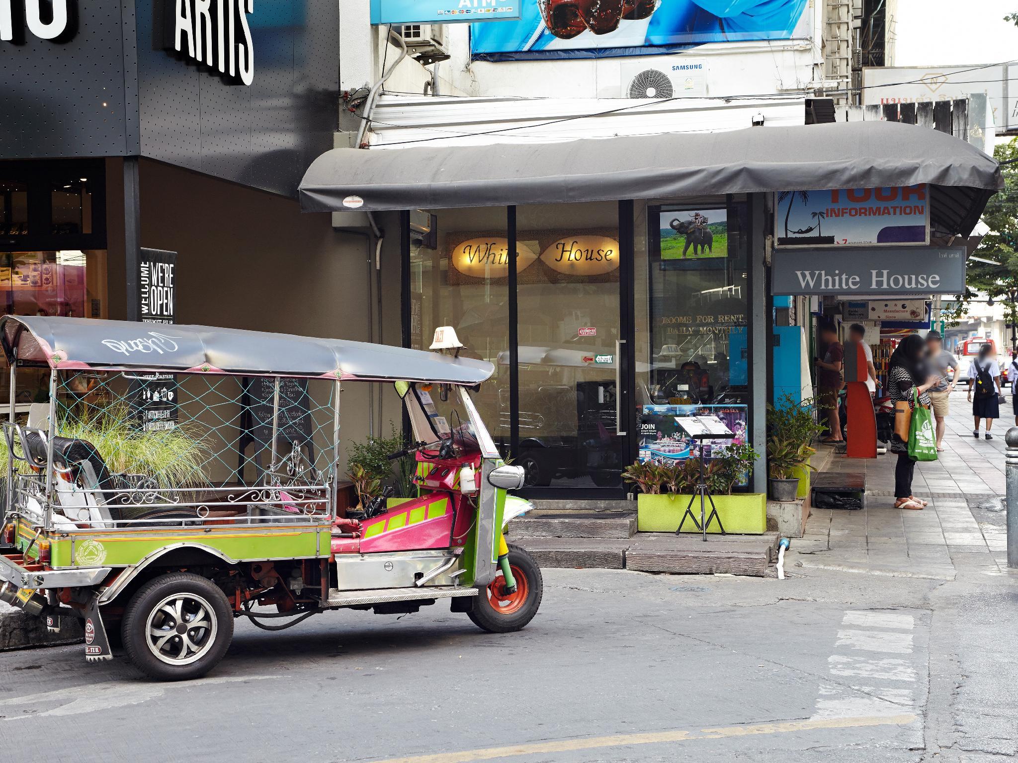 Фото White House Asoke Sukhumvit 18