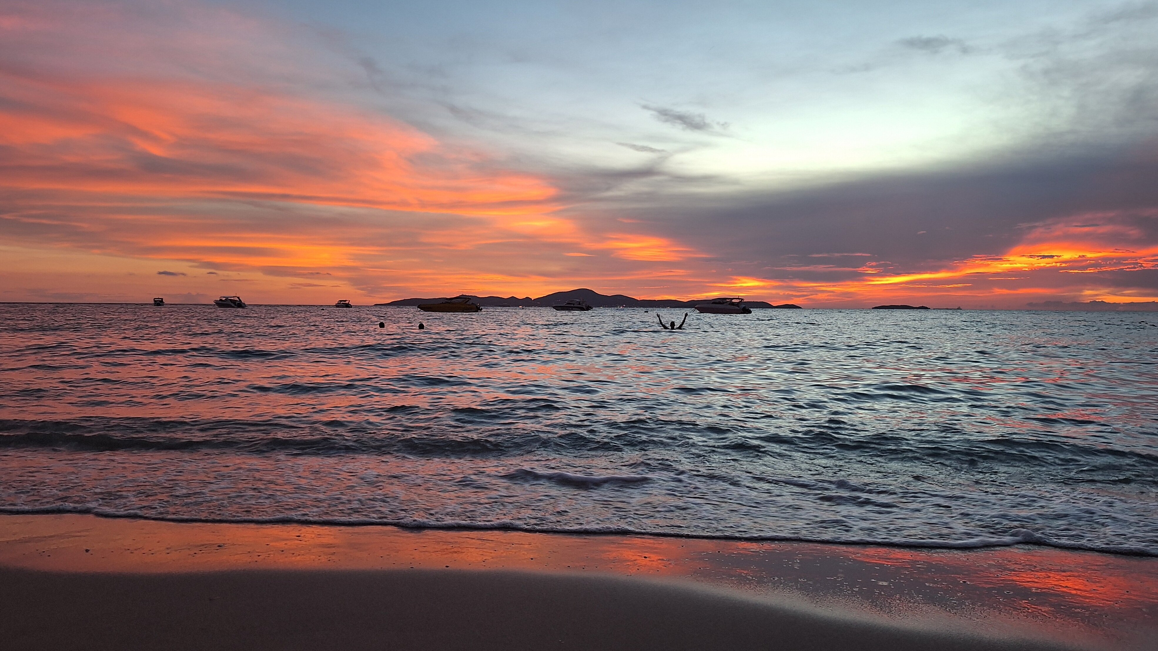 Фото Cosy Beach Hotel