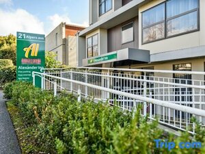 Гостиница Quality Suites Alexander Inn