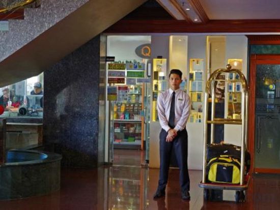 Фото The Centrepoint Hotel