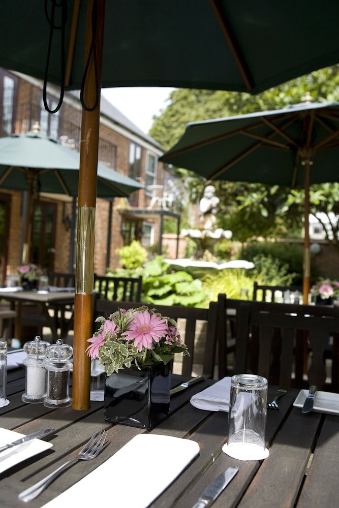 Фото Cotswold Lodge Hotel