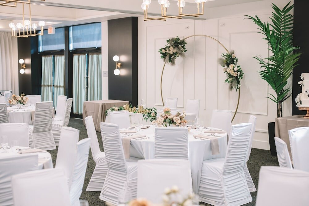 Фото Courtyard by Marriott Calgary South