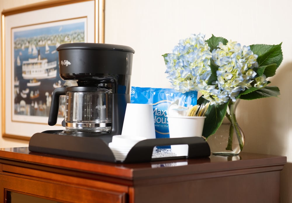 Фото Americas Cup Inn