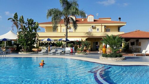 Внешний вид отеля Hotel Damanse в Рикади, фото 1