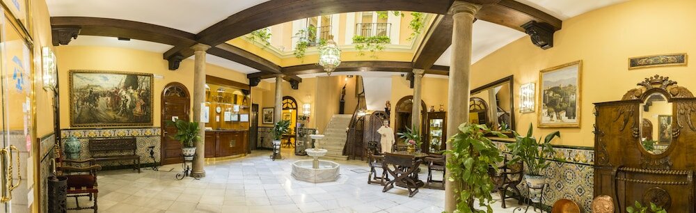 Фото Отель Reina Cristina