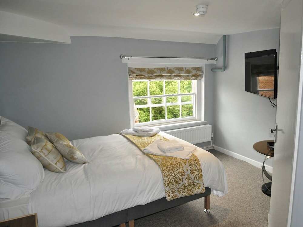 Фото The Coach Hotel