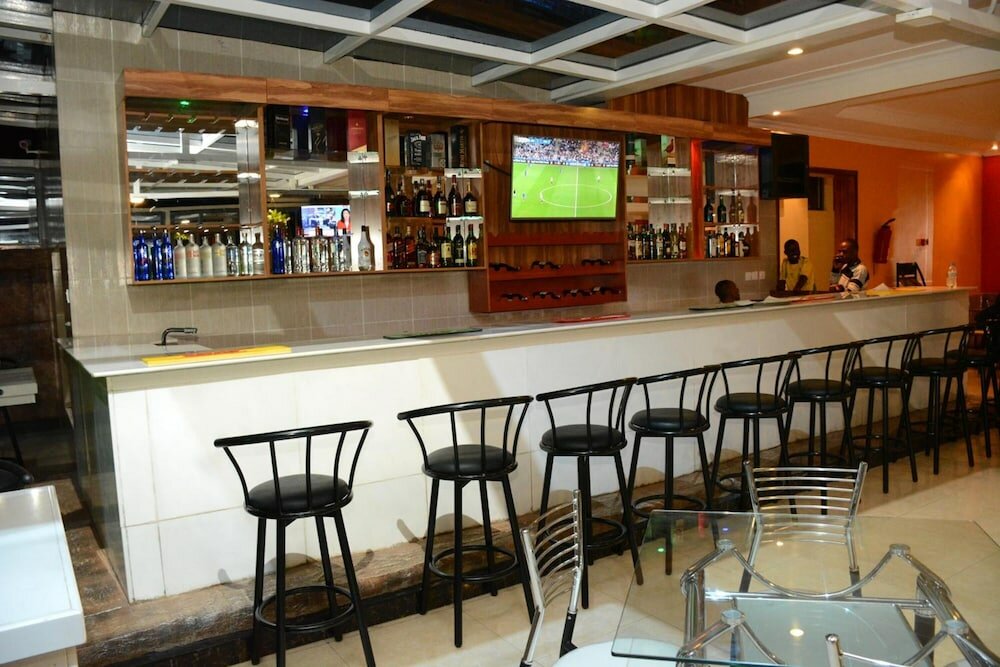 Фото La Posh Hotel