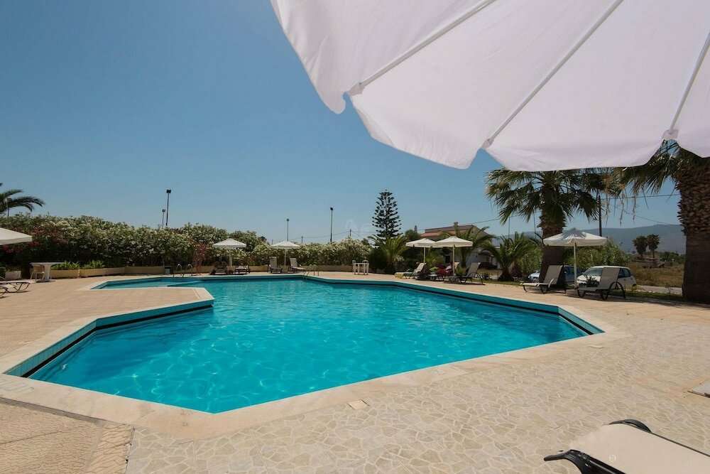 Фото Leonidas Hotel and Studios