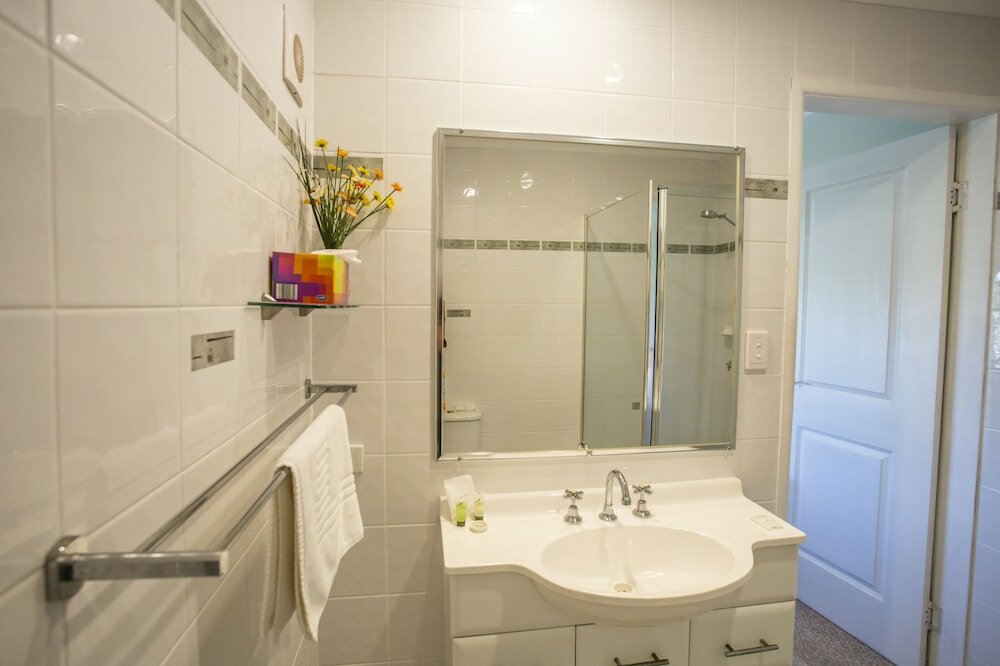 Фото Ainslie Manor B&b