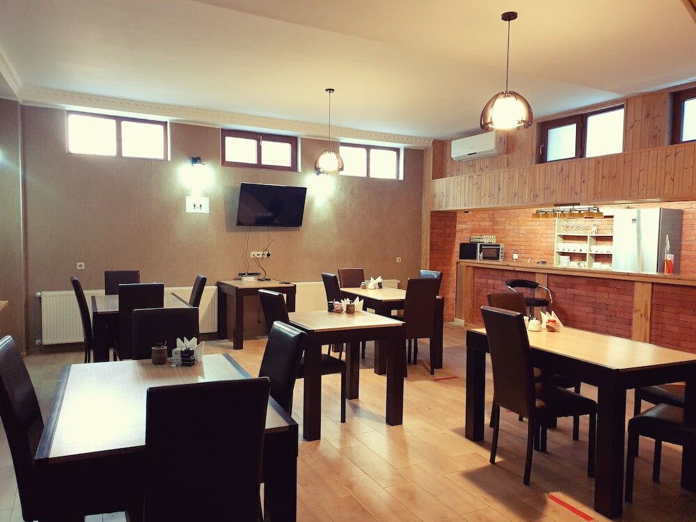 Фото Hotel Four Brothers