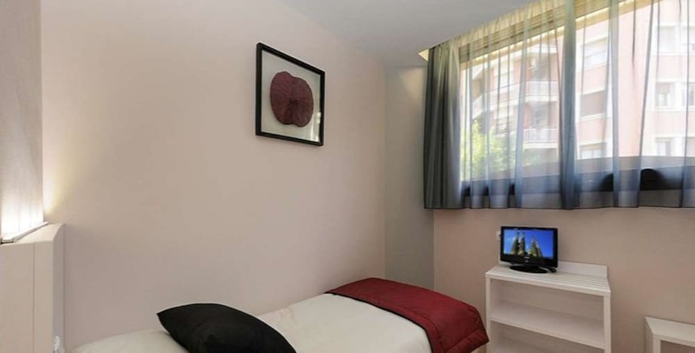 Фото Hostemplo Sagrada Familia