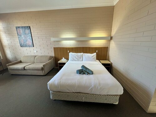 Гостиница Opal Inn Hotel Motel в Кубер-Педи