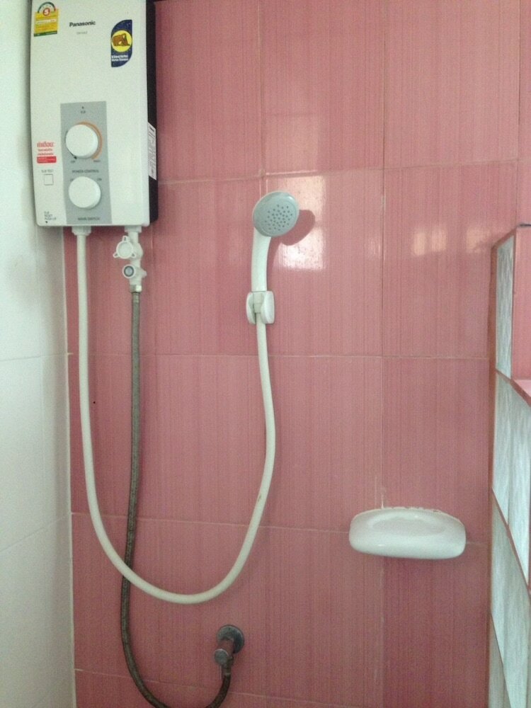 Фото Yaowamal Apartment