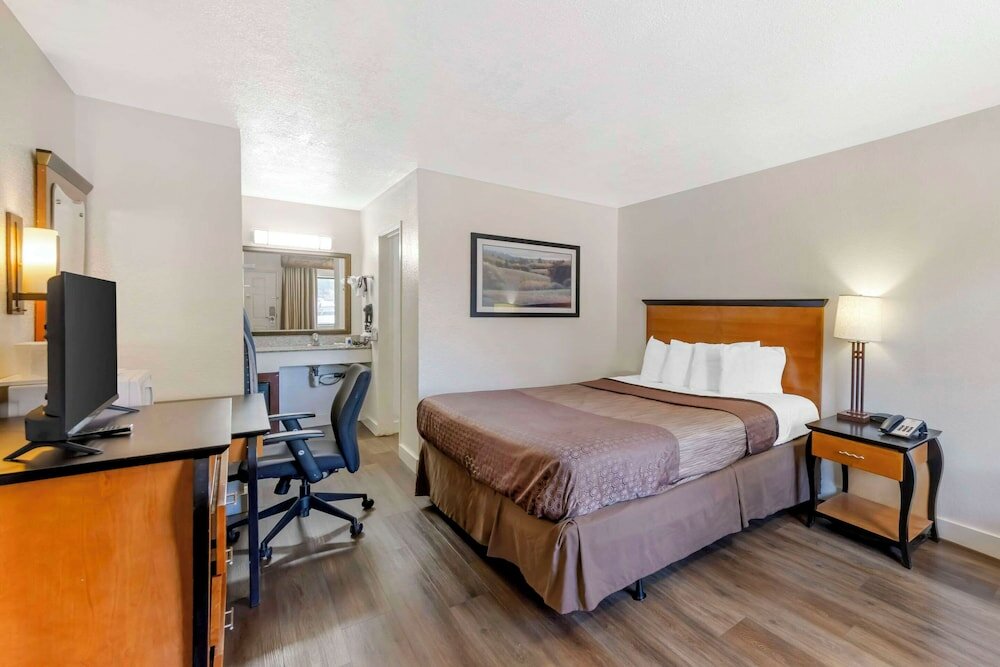 Фото Rodeway Inn at Nevada State Capitol