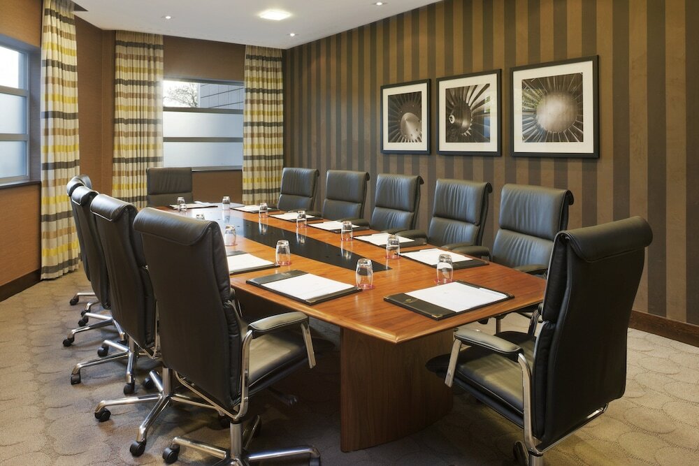 Фото Crowne Plaza London - Gatwick Airport