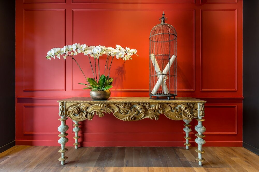 Фото La Comtesse