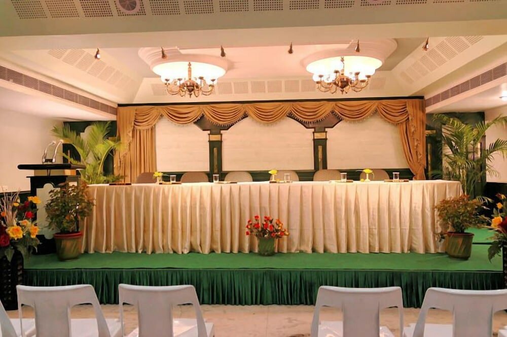 Фото Hotel Gnanam