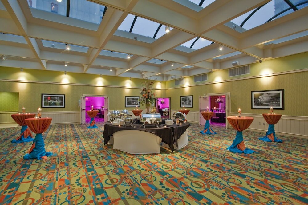 Фото Holiday Inn & Suites Virginia Beach North Beach, an Ihg Hotel