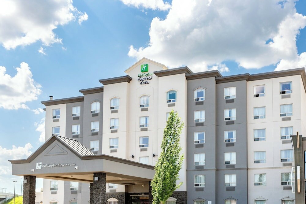 Фото Holiday Inn Express and Suites Edmonton North
