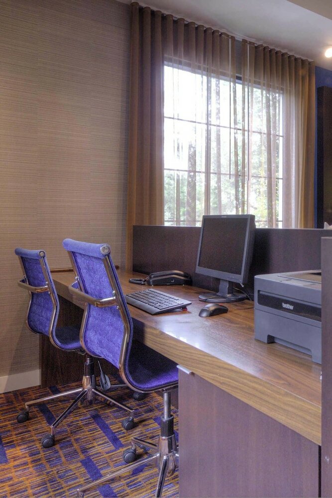 Фото Courtyard by Marriott Raleigh Crabtree Valley