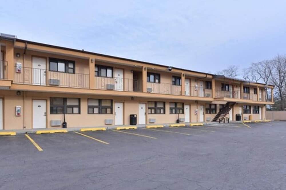 Фото отеля 2