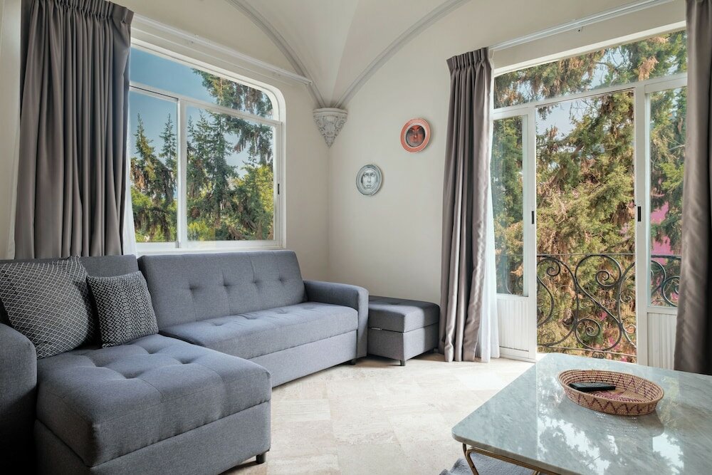 Фото Pug Seal Polanco Allan Poe