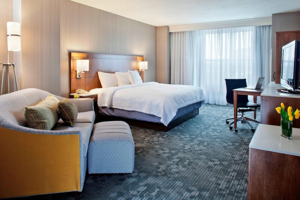 Фото Courtyard by Marriott Pueblo Downtown