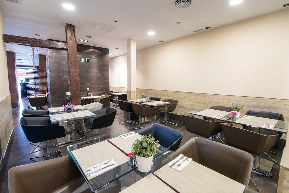 Фото Petit Palace Tres Cruces