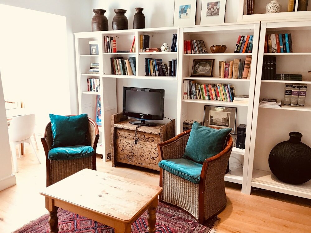 Фото The Old Bookbinders Retreat