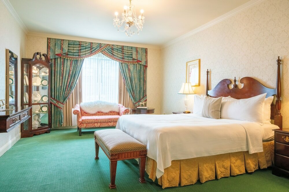 Фото Bristol Hotel, Boutique Collection