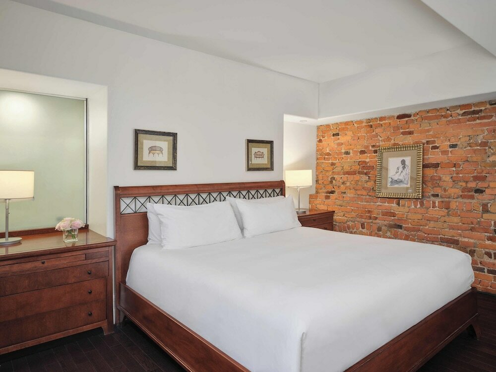 Фото Hôtel Place d'Armes