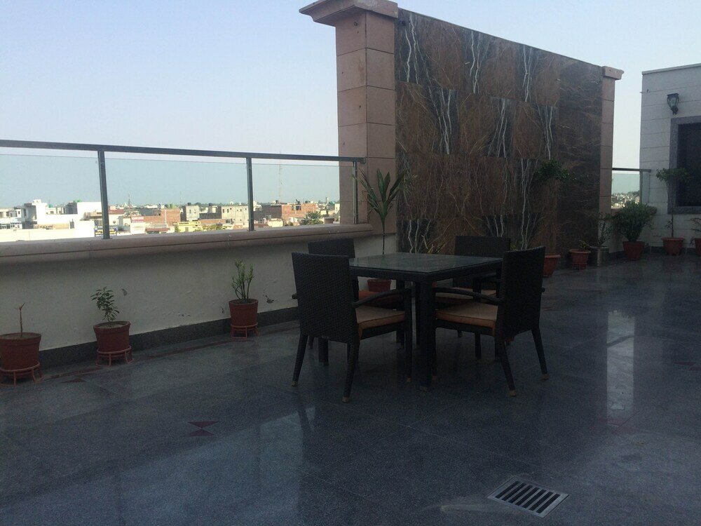 Фото Leela Grande Hotel