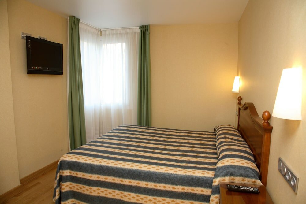 Фото Villa de Ermua Hotel