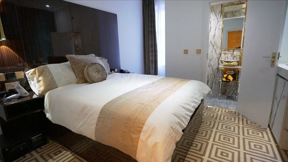 Фото DJ Suites Blackpool