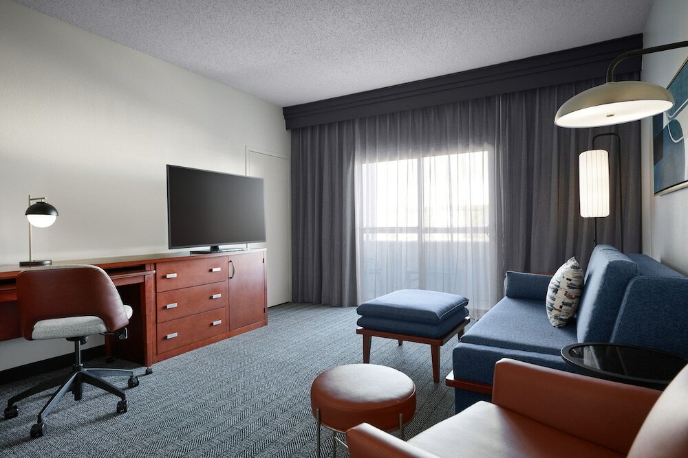 Фото Courtyard by Marriott Kansas City Overland Park/Metcalf