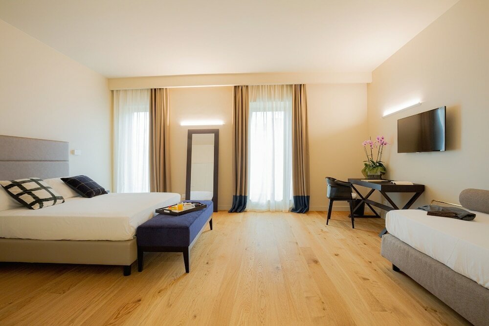 Фото Hotel Politeama