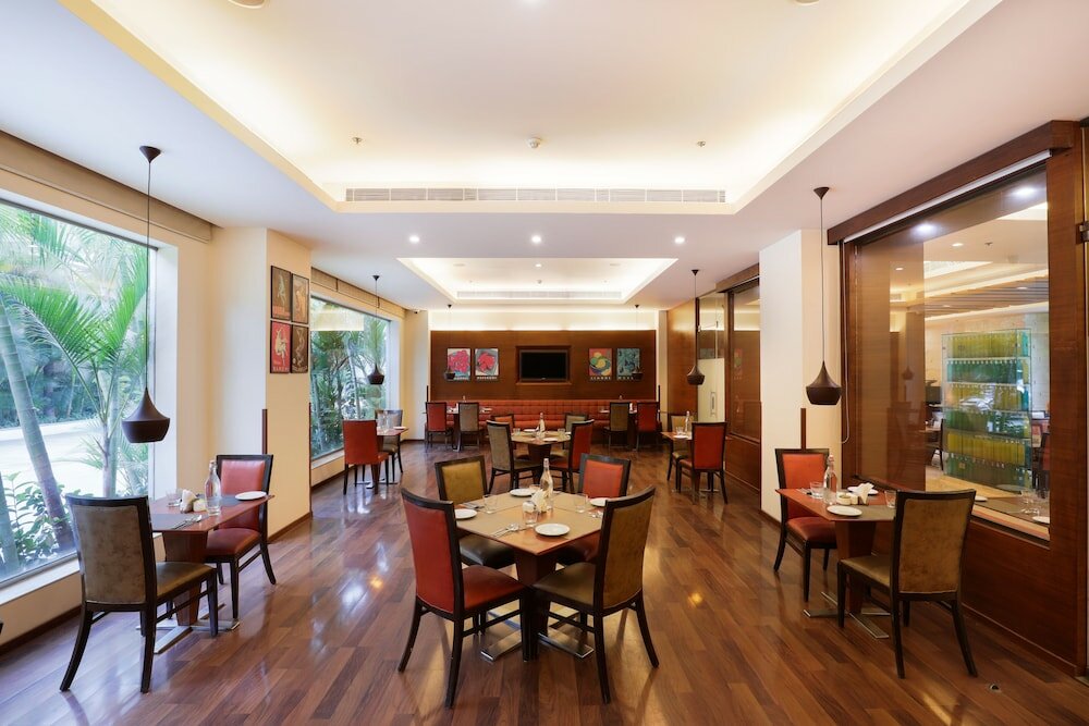 Фото Lemon Tree Premier, Ulsoor Lake, Bengaluru