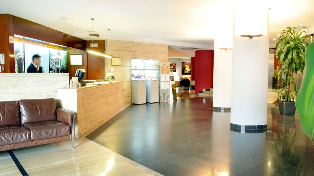 Фото Отель Catalonia Park Güell