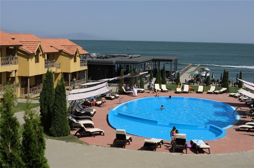 Гостиница Best Western Bohemian Resort в Севане