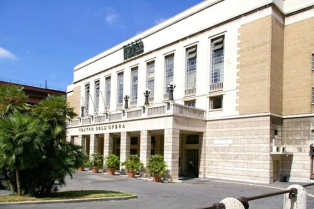 Фото отеля 2