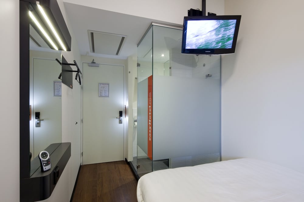Фото EasyHotel Amsterdam City Centre South