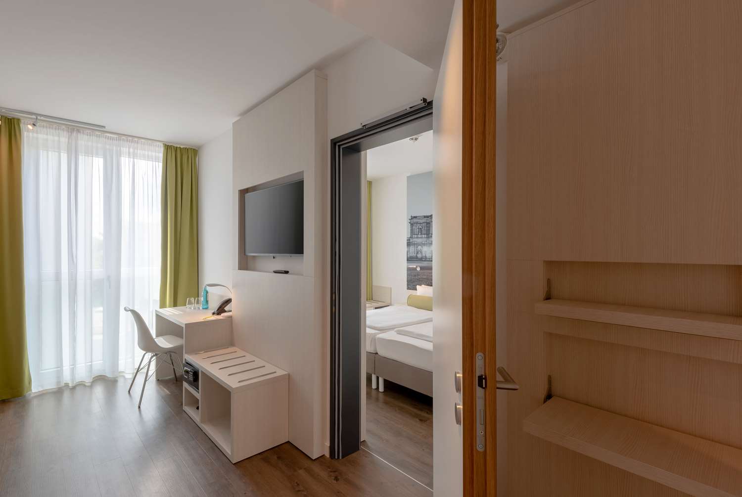 Фото Super 8 by Wyndham Dresden