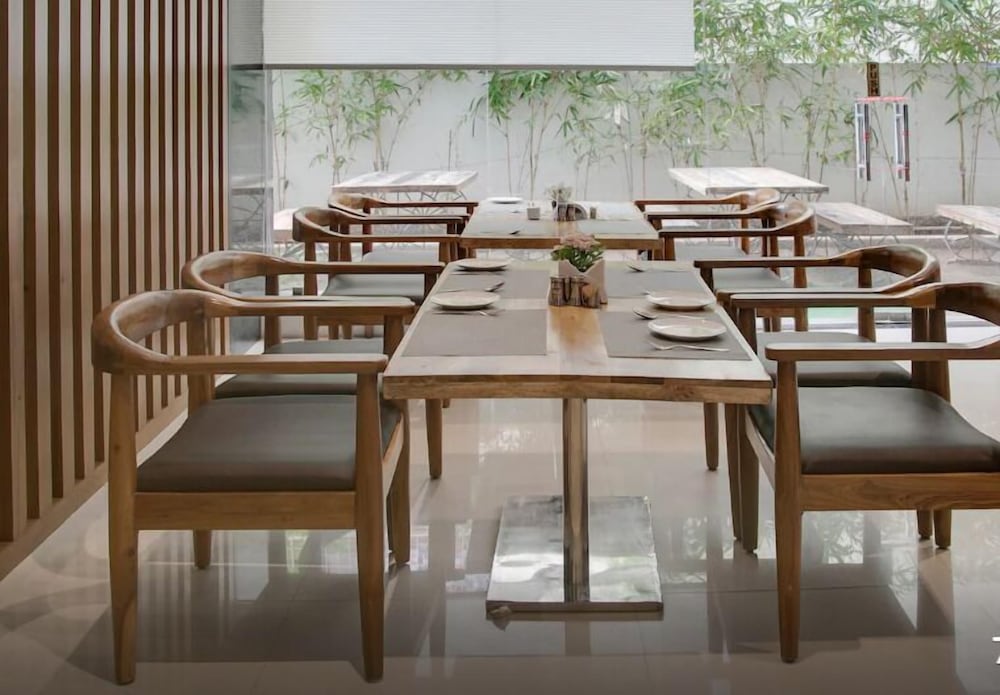 Фото Veeraj Suites