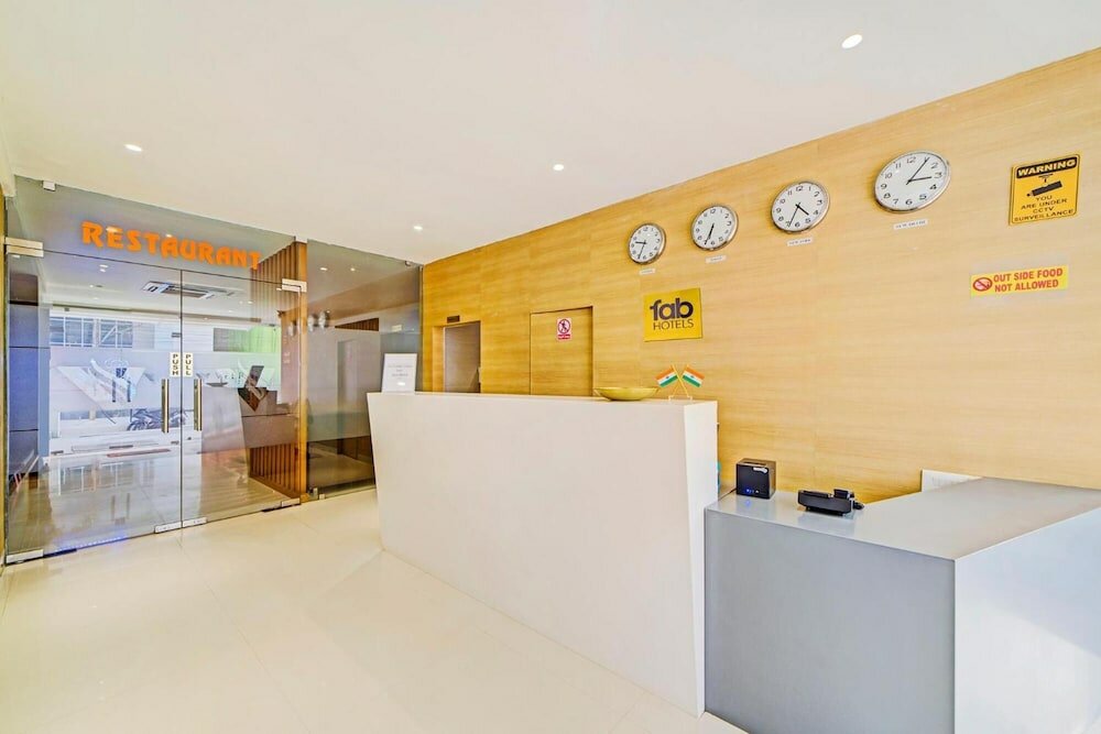 Фото Veeraj Suites