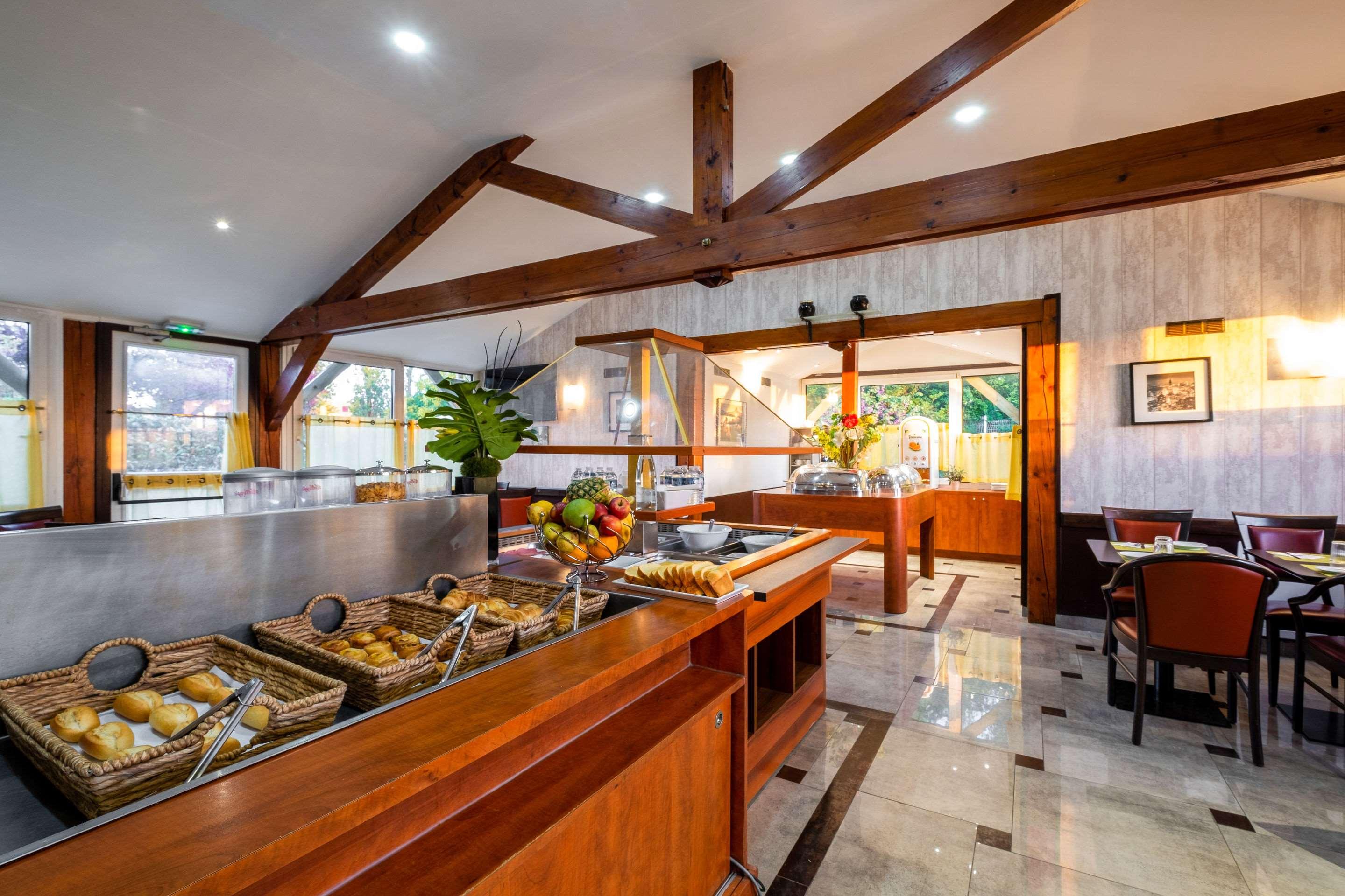 Фото Sky Hotel Goussainville