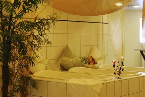 Гостиница H+ Hotel K& xD6; Ln Br& xDC; Hl в Брюле