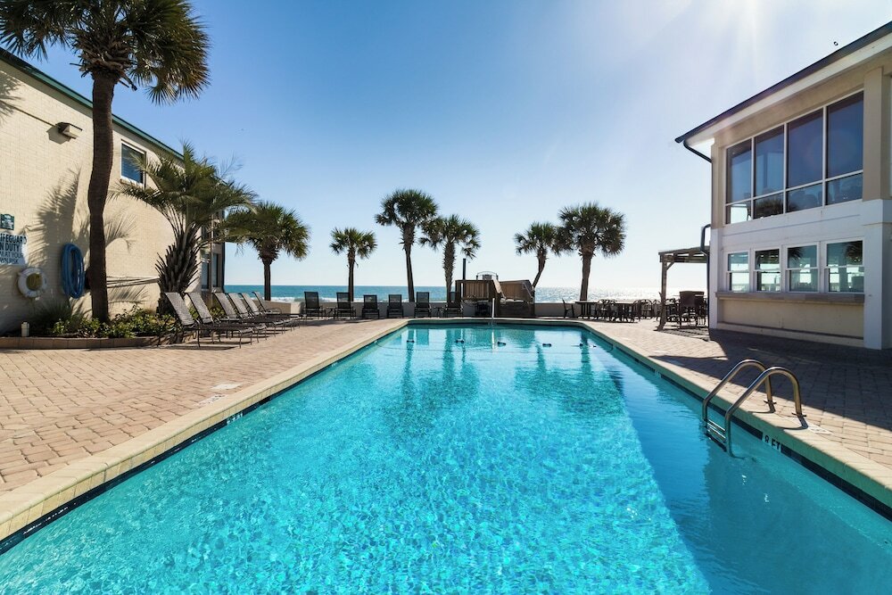 Фото The Oceanfront Litchfield Inn