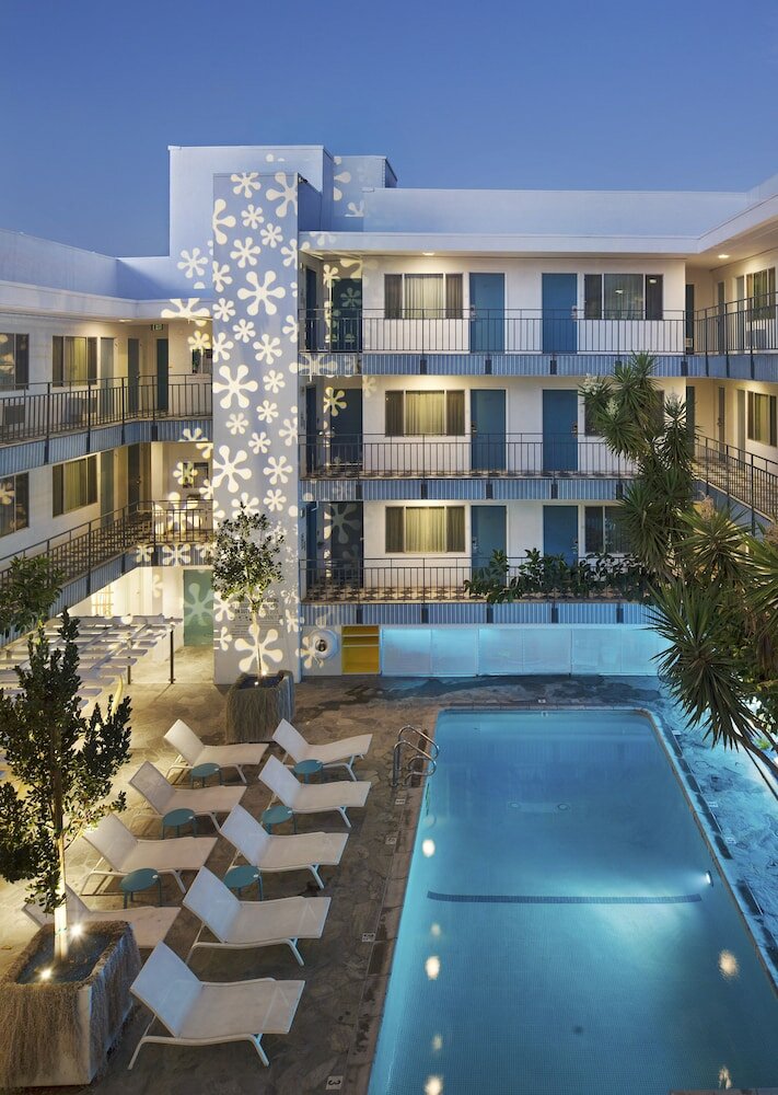 Фото Beverly Laurel Hotel