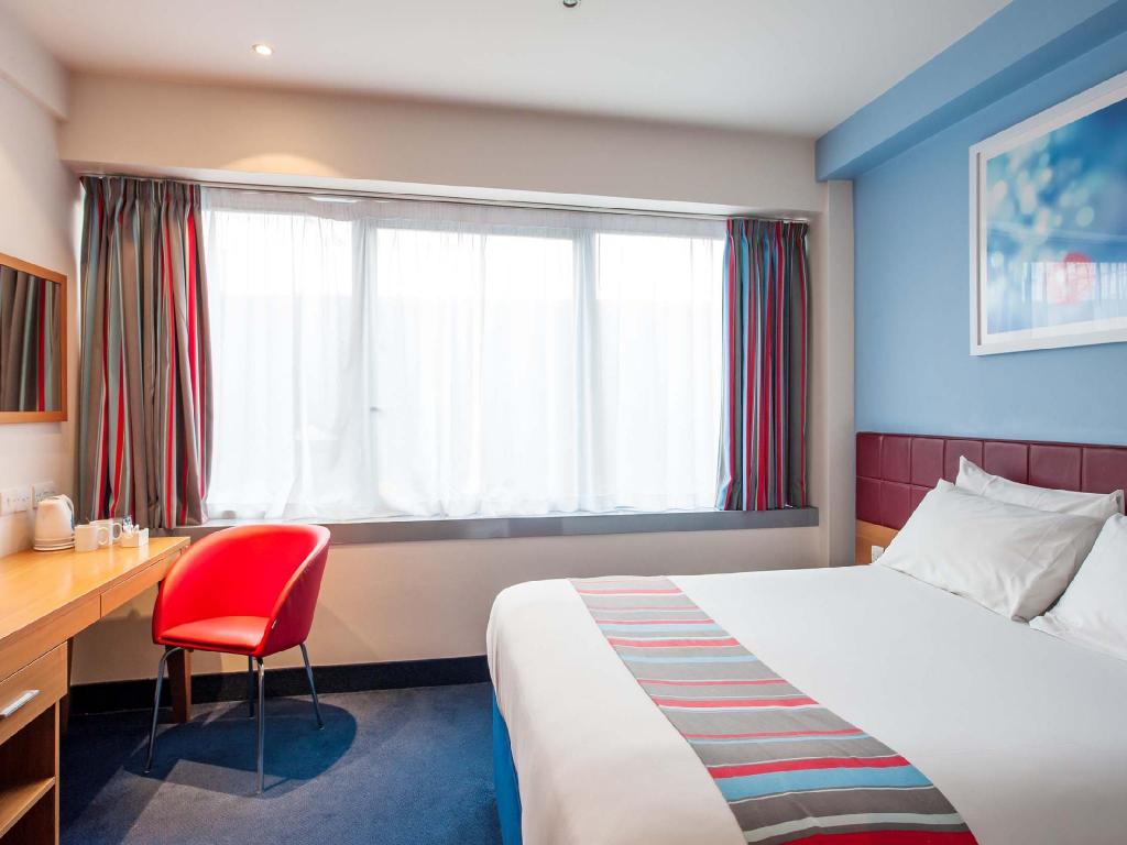 Фото Travelodge London Central Aldgate East