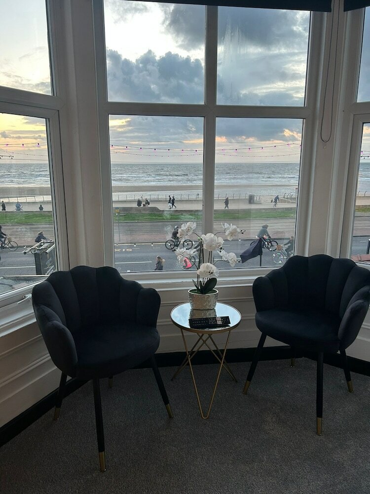 Фото Woodhouse Hotel